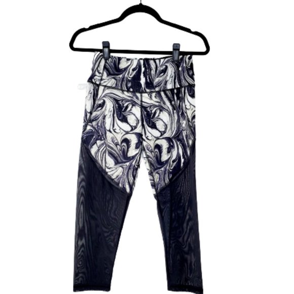 Victoria's Secret Mesh Marble Capri Knockout Leggings. Small - Picture 5 of 5